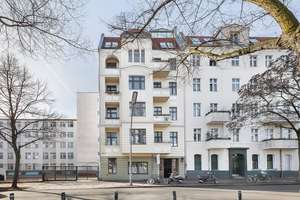 Blick aufs Maybachufer: Wunderschöner 2 Zimmer Altbau, 4. OG, Ost-Loggia, Erker, Wasserblick – Maybachufer 47, 12045 Neukölln (Ortsteil), Berlin – Vorschaubild 19