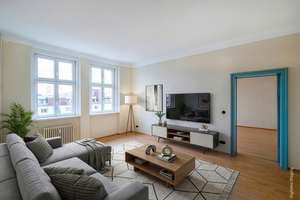 Zwischen Alexanderplatz und Kiez-Kultur – 2 Zimmer im ikonischen Baudenkmal – Die vollständige Adresse der Immobilie erhältst du vom Anbieter., 10243 Friedrichshain, Berlin – Vorschaubild 1