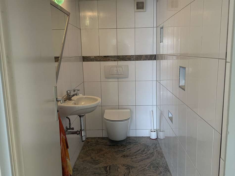 UG WC