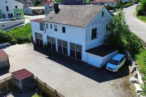 Vielseitige Immobilie mit vermieteter Wohnung und großzügigen Garagenflächen
