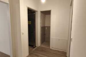 !!!NUR NOCH 1 WOHNUNG FREI!! Kernsanierte 3-Zimmer-Wohnung mit Küche, Gäste-WC Duschbad und Balkon – Siebengebirgsallee 57, 50939 Köln – Vorschaubild 8