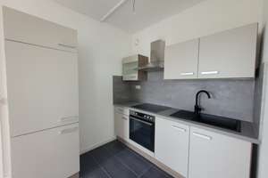 Ruhige Lage, kurze mit Platz für 2 Zahnbürsten im Bad - 2 Zimmer, Balkon & EBK – Wittenberger Straße 1A, 6123 Silberhöhe, Halle (Saale) – Vorschaubild 6
