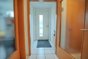 Attraktives Einfamilien-Reiheneckhaus in moderner Split-Level-Bauweise  – Die vollständige Adresse der Immobilie erhältst du vom Anbieter., 72555 Metzingen – Vorschaubild 3