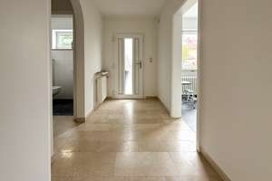 Wohnen im Grünen: Renovierte Doppelhaushälfte mit Südterrasse und Weitblick – 85669 Pastetten – Vorschaubild 9