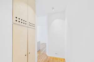 Sanierter Altbau mit Charakter: Dielboden, Balkon & Wohnküche in Steglitz – Die vollständige Adresse der Immobilie erhältst du vom Anbieter., 12165 Steglitz, Berlin – Vorschaubild 2
