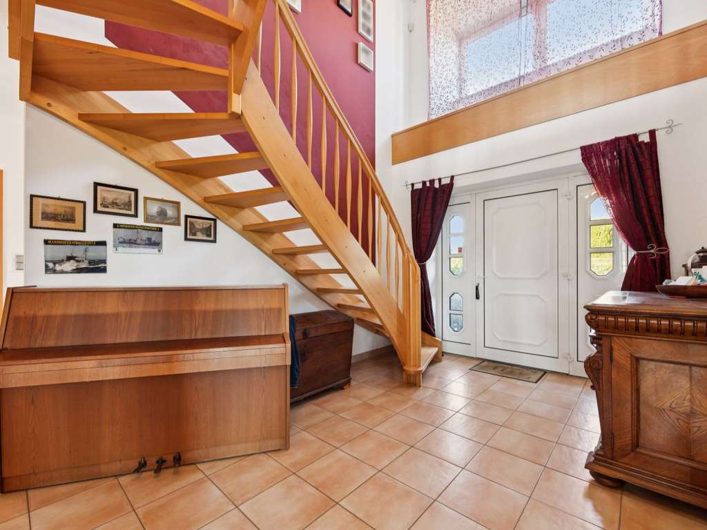 Immobilie in Auetal - Großzügiges Einfamilienhaus mit wunderschönem Garten in Auetal zwischen Rinteln und Hannover - Bild 1