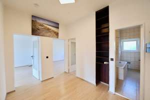 HELLE WOHNUNG MIT LOGGIA & BLICK INS GRÜNE - GUTER SCHNITT - SUPER INFRASTRUKTUR – Quäkerstr. 8 tt, 13403 Reinickendorf (Ortsteil), Berlin – Vorschaubild 3