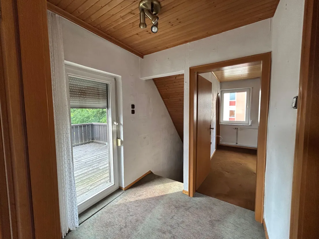 Gemütliches Reihenendhaus mit XL-Dachterrasse, Terrasse, Garten und zwei Garagen – Flur OG