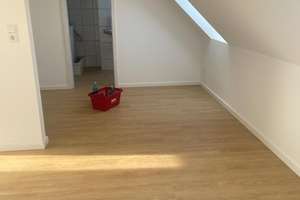Helles Dachgeschoss Appartement mit Dachterrasse & Einbauküche in Düsseldorf Hamm – 40221 Hamm, Düsseldorf – Vorschaubild 2
