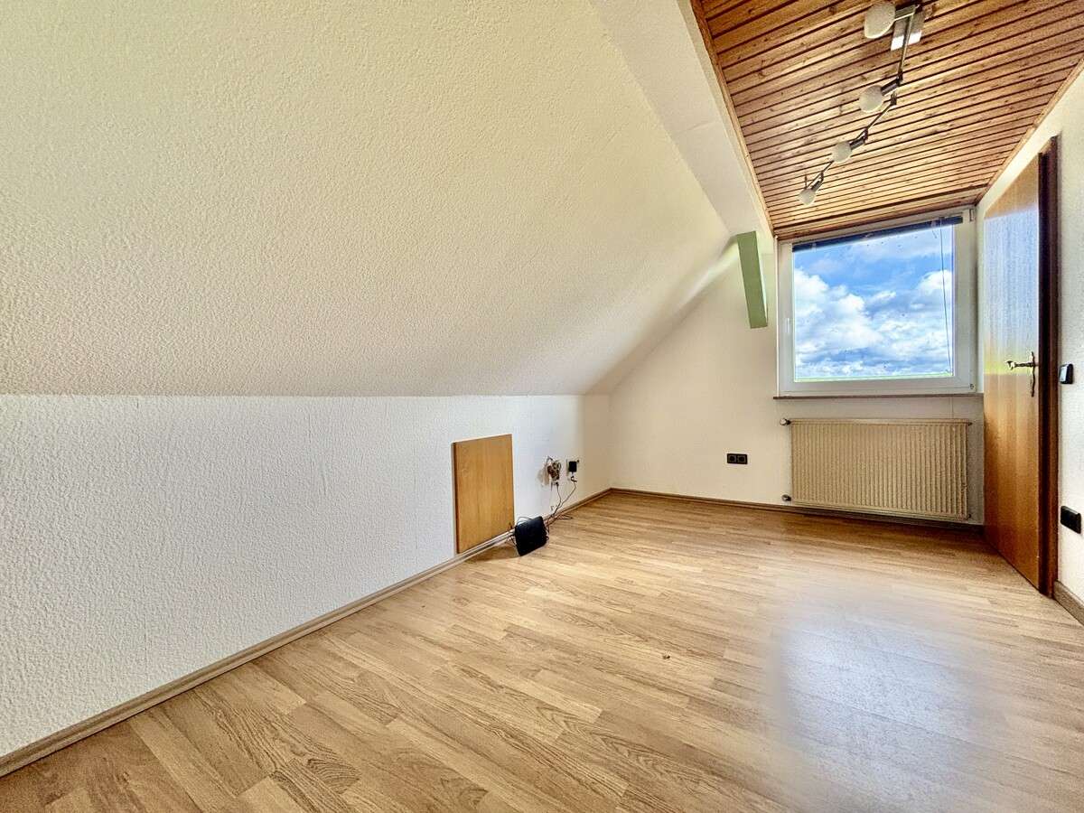 Immobilie in Reichshof - **Geräumiges Einfamilienhaus mit über 5.500 m² Grundstück in Randlage von Reichshof** - Bild 13