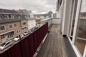 Schöne , helle 3-Zimmer Wohnung mit Balkon im 3. OG in Köln-Braunsfeld