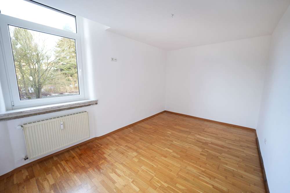 Immobilie in Coburg - Solide Kapitalanlage - 3-Zimmer-Wohnung mit Einbauküche und Stellplatz in Coburg, Neustadter Straße - Bild 4