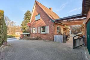 Wohnen mit Charakter: Gepflegtes Haus auf über 1.000 m² Grundstück – Die vollständige Adresse der Immobilie erhältst du vom Anbieter., 23701 Eutin – Vorschaubild 1
