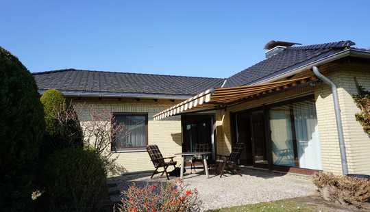 Bild von Massiver Winkelbungalow mit Vollkeller in ruhiger Lage