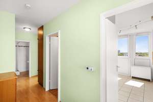 Weitblick • Wohnküche • Wintergarten | Geräumige 2-Zi-Balkonwohnung mit TG-Stellplatz – Die vollständige Adresse der Immobilie erhältst du vom Anbieter., 81925 Oberföhring, München – Vorschaubild 9