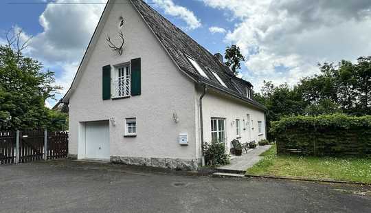 Bild von Historisches Forsthaus (Kulturdenkmal) mit Garten + Garage 
in schöner Hexenturm Lage von Idstein