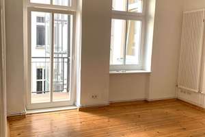 Sehr schön 1 Zimmer Wohnung mit großem Balkon im Samariterkiez. – Dolziger Straße 39, 10247 Friedrichshain, Berlin – Vorschaubild 1