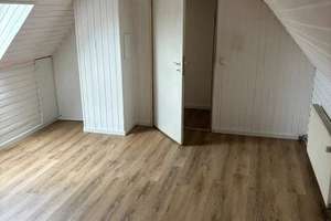Teilmodernisierte 3-Zimmer-Maisonette-Dachgeschoßwohnung mit Balkon in Köln-Buchheim – Die vollständige Adresse der Immobilie erhältst du vom Anbieter., 51065 Buchheim, Köln – Vorschaubild 10