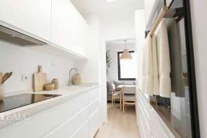 Modern wohnen am Opernplatz – sanierte 2,5-Zimmer-Wohnung mit Tiefgarage – Die vollständige Adresse der Immobilie erhältst du vom Anbieter., 45128 Südviertel, Essen – Vorschaubild 3