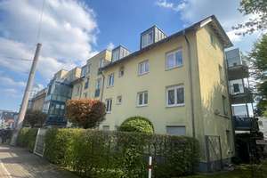 Gepflegte Dachgeschoßwohnung mit Aufzug und Sonnenbalkon