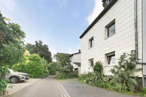 Entwicklungsfähige Doppelhaushälfte mit Garten in Bonn-Oberkassel-Nord frei ab August – Die vollständige Adresse der Immobilie erhältst du vom Anbieter., 53227 Oberkassel, Bonn – Vorschaubild 7