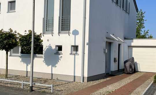modernes, helles Architektenhaus mit 6 Zimmern u. 3 Bädern - RESERVIERT -
