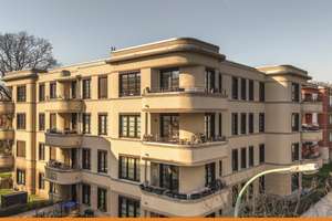Exklusive 2-Zimmer-Wohnung - hochwertig eingerichtet mit Balkon und Dachterrasse