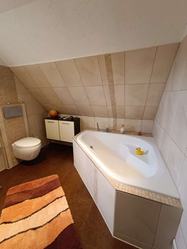 Immobilie in Bodenwerder - Ohne Makler!!! Großzügige 5-Zimmer Maisonette in Bodenwerder mit Balkon und Garten - Bild 4