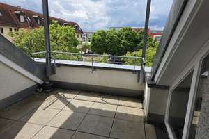 Großzügige 2-Zimmer-Wohnung mit Dachbalkon und Tiefgarage – Port-Talbot-Straße 21, 74081 Sontheim, Heilbronn – Vorschaubild 2
