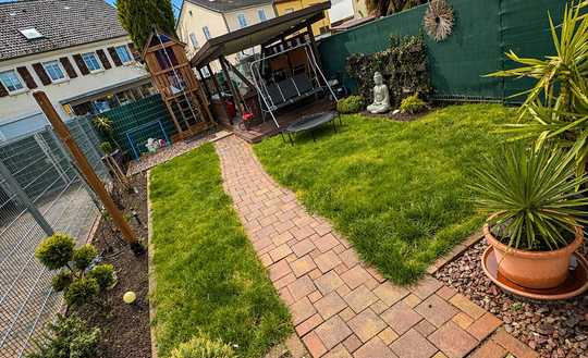 Charmante Wohnung mit Garten , Stellplätzen in zentraler Lage 