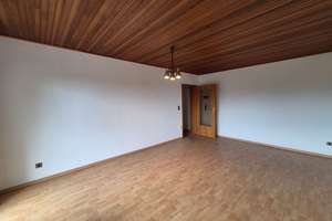 Gut geschnittene Dreizimmerwohnung mit Balkon, Keller- und Bodenraum. Fahrstuhl im Haus – Die vollständige Adresse der Immobilie erhältst du vom Anbieter., 23554 Sankt Lorenz Nord, Lübeck – Vorschaubild 4