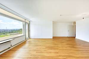 +++ Panorama-Fern-/Seeblick - Schwimmbad/Sauna - modernisiert - inkl. Doppel-Garage & TG-Stpl. +++ – Max-Brod-Weg 14, 70437 Freiberg, Stuttgart – Vorschaubild 6