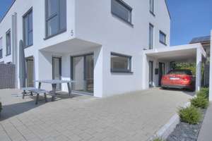LICHTDURCHFLUTETE MODERNE DOPPELHAUSHÄLFTE MIT 5,5 ZI., SONNENTERRASSE UND CARPORT (KFW 55) – Die vollständige Adresse der Immobilie erhältst du vom Anbieter., 74232 Abstatt – Vorschaubild 9