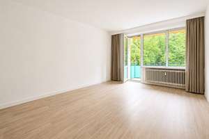 Zuhause im Grünen: Gepflegte 2-Zimmer-Wohnung mit Balkon & Tiefgaragenstellplatz in Eidelstedt