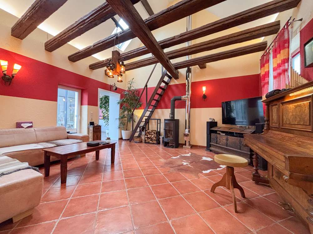 Immobilie in Hofheim am Taunus - Hofheim-Wallau! Wohnen auf 270 m² - top-saniert! 7 Zimmer, 2 Bäder, Garage (2 Stpl.), Dachterrasse! - Bild 7