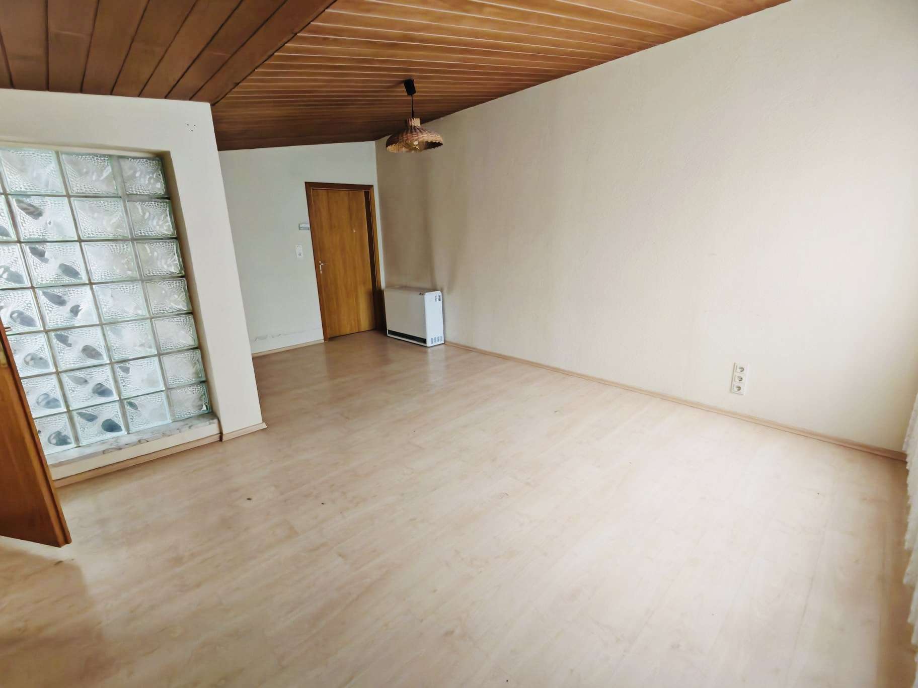 Immobilie in Alsheim - PREISREDUZIERUNG! Sanierungsbedürftiges Haus mit Garage und großzügigen Ausbaumöglichkeiten - Bild 3