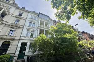 „Lieblingslage Adolfsallee“ – Vermietetes 3 Zimmer-Altbaujuwel in sehr begehrter Innenstadtlage