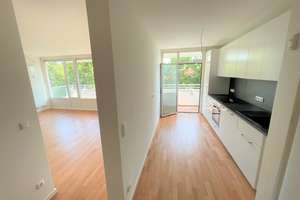 Neuwertig, zentrale Lage, sonniger Süd-Balkon mit EBK, perfekter Schnitt, prov.-frei