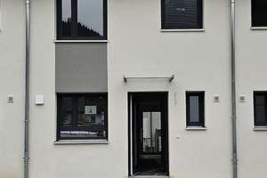 Hochwertiger Neubau mit PV-Anlage und Wärmepumpe – Die vollständige Adresse der Immobilie erhältst du vom Anbieter., 69151 Neckargemünd – Vorschaubild 1
