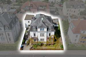 Wohnhaus mit 2 Garagen, 4 Balkonen, Dachterrasse und zusätzlichem Ausbaupotenzial