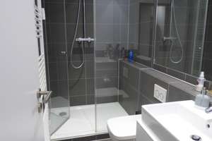 Helle möblierte 3 Zimmer-Wohnung in zentraler Lage – 40210 Stadtmitte, Düsseldorf – Vorschaubild 2