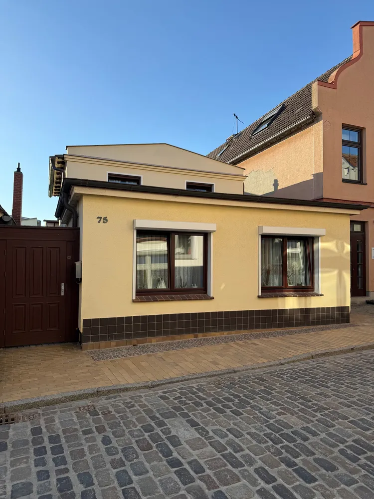 Einmalige Gelegenheit: Mehrfamilienhaus in Warnemünde, 200m zum Strand + Provisionsfrei zu verkaufen, Rostock – Bild 1