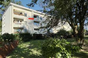 Renovierte 2- ZI WHG mit Loggia und Blick ins Grüne