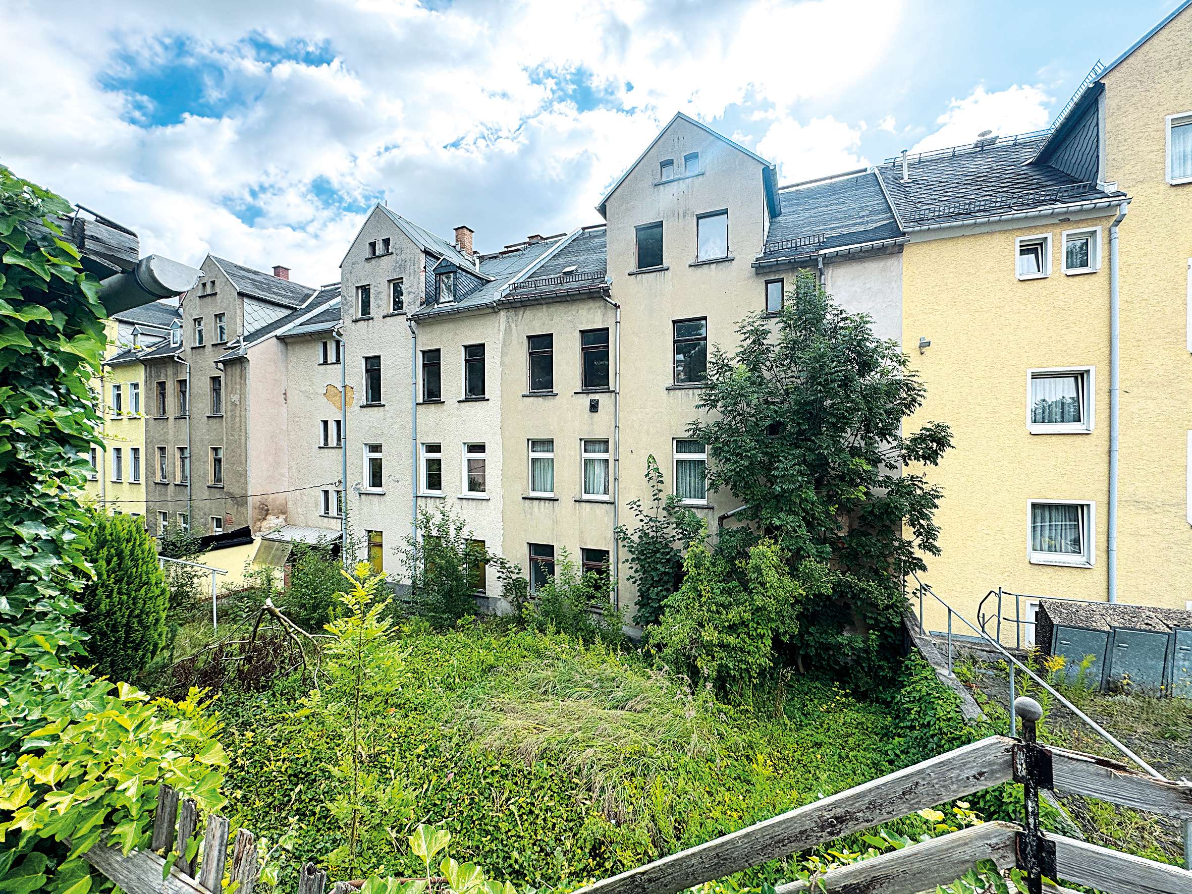 Zwei leerstehende Mehrfamilienhäuser in Auerbach, Vogtlandkreis – Bild 2