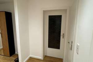 Helle 2 - Zimmer Wohnung mit Balkon im 5. Og in Köln-Merheim – Detmolder Straße 12, 51109 Merheim, Köln – Vorschaubild 3