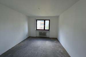 Großzügige 4-Zimmer-Wohnung mit Balkon und Garage in Mitterteich – Die vollständige Adresse der Immobilie erhältst du vom Anbieter., 95666 Mitterteich – Vorschaubild 7