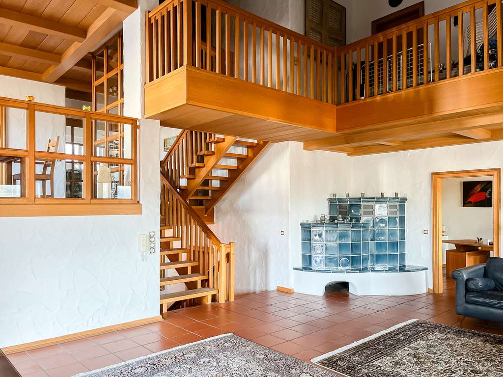 Immobilie in Mömlingen - Außergewöhnliches Split-Level-Einfamilienhaus mit Einliegerwohnung, Terrassengarten und Doppelgarage - Bild 2