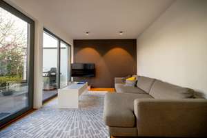 Exklusive Architekten-DHH mit Innenhof & großer Duplex-Garage Bestlage Frankfurt-Riedberg-Westflügel – Die vollständige Adresse der Immobilie erhältst du vom Anbieter., 60438 Kalbach-Riedberg, Frankfurt am Main – Vorschaubild 7