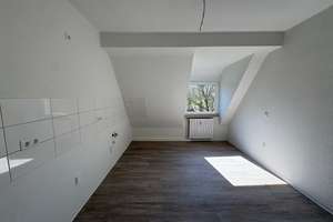 Bezaubernde Dachwohnung zum kleinen Preis – Gelsenholz 31, 45327 Katernberg, Essen – Vorschaubild 2