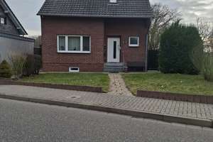 Freist. 2-Familienhaus+separatem Baugrundstück 739  m² in Erkelenz-Gerderath  – Die vollständige Adresse der Immobilie erhältst du vom Anbieter., 41812 Erkelenz – Vorschaubild 1